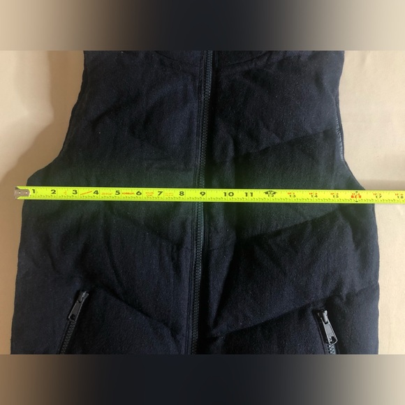 Gap women’s navy Primaloft wool blend vest size XS - Picture 9 of 10